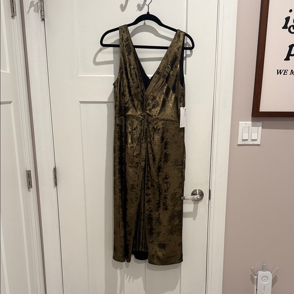 Bailey 44 Dresses & Skirts - Bailey 44 Metallic Gold Midi Dress